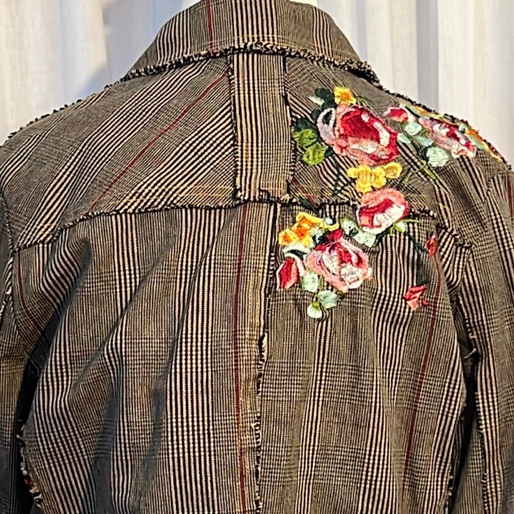 Paparazzi by Biz tweed blazer w/embroidered roses/ruby buttons/patch elbows-EUC - Picture 13 of 15